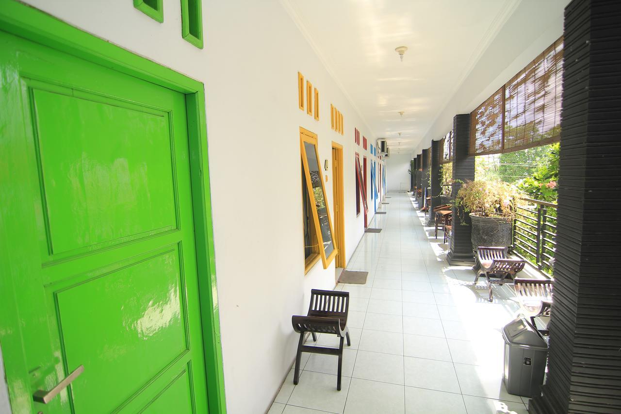 Hotel Boegenviel Syariah Lamongan Экстерьер фото
